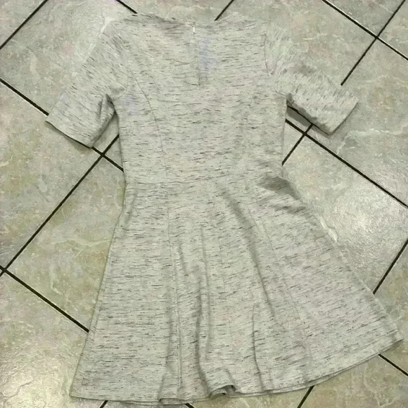 Lila Rose Oatmeal Short Sleeve Dress Size Small - Picture 2 of 3